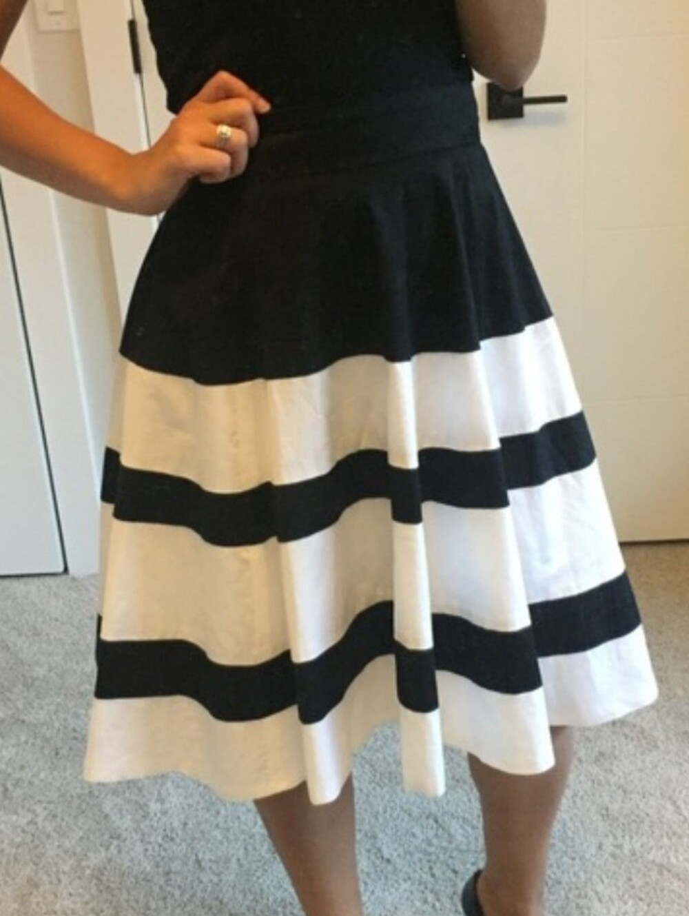 Black & white skirt by Spense stretchy nice material size S pretty for-office